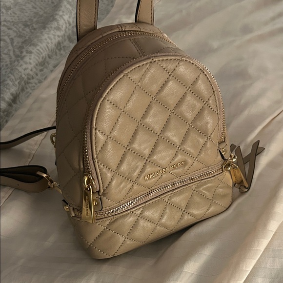 cheap mk mini backpack Michael Kors Brooklyn Extra Small Convertible Vanilla – Explore Michael Kors Purses. Michael Kors Rucksack Ebay -